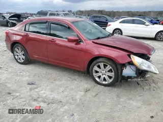 2014 Chrysler 200 Touring z VIN 1C3CCBBB2EN102221, wystawiony jako Copart lot #47847985 z przebiegiem 141 912 mil mil oraz Szkody całkowita. Historia ofert i sprzedaży dostępna na DreamBid. Obrazek 4.