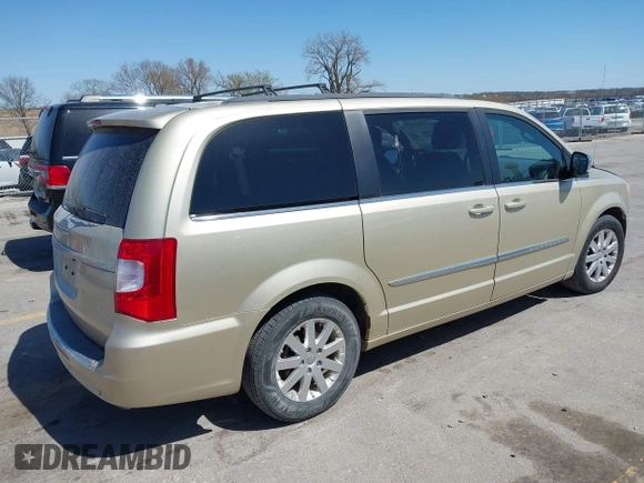 2011 Chrysler Town & Country Touring L with VIN 2A4RR8DG6BR781922, listed as a IAAI auction lot 42042313 with 155,612 mi miles and . Bid and sale history available at carsss.com. Image 4.