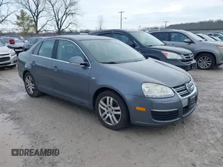 2007 Volkswagen Jetta Wolfsburg Edition с VIN 3VWEF71K97M077502, выставлен на аукционе IAAI как лот 41193243 с пробегом 135 259 миль миль и . История ставок и продаж доступна на DreamBid. Изображение 1.