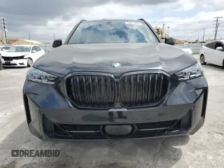 2024 BMW X5 sDrive40i z VIN 5UX13EU01R9V06527, wystawiony jako Copart lot #54611085 z przebiegiem 13 886 mil mil oraz Szkoda całkowita • Salvage title. Historia ofert i sprzedaży dostępna na DreamBid. Obrazek 5.