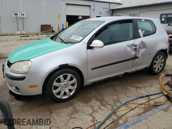 2008 Volkswagen Rabbit S z VIN WVWBA71K18W013427, wystawiony jako Copart lot #55589675 z przebiegiem 137 070 mil mil oraz Szkody całkowita. Historia ofert i sprzedaży dostępna na DreamBid. Obrazek 1.