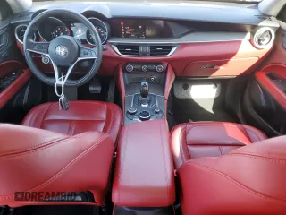 2019 Alfa Romeo Stelvio Ti z VIN ZASPAKBNXK7C69818, wystawiony jako Copart lot #45372505 z przebiegiem 51 015 mil mil oraz Szkody całkowita. Historia ofert i sprzedaży dostępna na DreamBid. Obrazek 8.