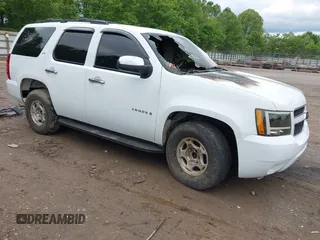 2008 Chevrolet Tahoe 3LT z VIN 1GNFC13J28R274472, wystawiony jako IAAI lot #42155884 z przebiegiem Nie podano mil oraz . Historia ofert i sprzedaży dostępna na DreamBid. Obrazek 1.