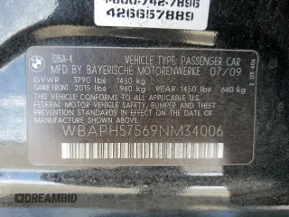 2009 BMW 3 Series 328i z VIN WBAPH57569NM34006, wystawiony jako Copart lot #56855315 z przebiegiem 146 045 mil mil oraz Czysty tytuł • Clean title. Historia ofert i sprzedaży dostępna na DreamBid. Obrazek 13.