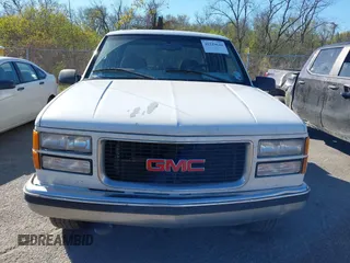 1999 GMC Sierra 3500 z VIN 1GTGC33R4XF094778, wystawiony jako IAAI lot #41229630 z przebiegiem 199 345 mil mil oraz . Historia ofert i sprzedaży dostępna na DreamBid. Obrazek 14.