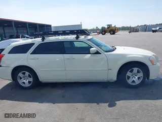 2005 Dodge Magnum SE with VIN 2D4FV48V85H648064, listed as a IAAI auction lot 41930901 with 213,453 mi miles. Bid and sale history available at carsss.com. Image 13.