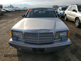 1988 Mercedes-Benz 420 420SEL with VIN WDBCA35D7JA372078, listed as a Copart auction lot 86018264 with 237,699 mi miles and Clean Title. Bid and sale history available at carsss.com. Image 5.