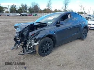 2024 Tesla Model Y Long Range z VIN 7SAYGDEE5RA317748, wystawiony jako IAAI lot #41468404 z przebiegiem 3 476 mil mil oraz . Historia ofert i sprzedaży dostępna na DreamBid. Obrazek 2.