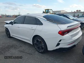 2024 Kia K5 GT-Line z VIN 5XXG64J29RG259036, wystawiony jako IAAI lot #40777274 z przebiegiem 6716 mil mil oraz . Historia ofert i sprzedaży dostępna na DreamBid. Obrazek 3.