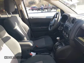 2011 Jeep Compass Latitude with VIN 1J4NT1FB7BD172639, listed as a IAAI auction lot 41321249 with 237,346 mi miles. Bid and sale history available at carsss.com. Image 5.
