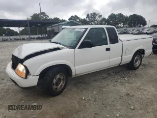 2001 GMC Sonoma SLS w/1SG Pkg with VIN 1GTCS19WX18124056, listed as a Copart auction lot 73120484 with 166,357 mi miles and Salvage Title. Bid and sale history available at carsss.com. Image 1.