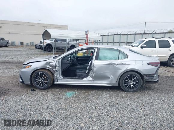 2023 Toyota Camry SE z VIN 4T1G11AK4PU724404, wystawiony jako IAAI lot #41925212 z przebiegiem 53 225 mil mil oraz . Historia ofert i sprzedaży dostępna na DreamBid. Obrazek 15.