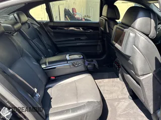 2012 BMW 7 Series 750Li xDrive z VIN WBAKC8C5XCC449157, wystawiony jako Copart lot #56779965 z przebiegiem 115 970 mil mil oraz Czysty tytuł • Clean title. Historia ofert i sprzedaży dostępna na DreamBid. Obrazek 6.