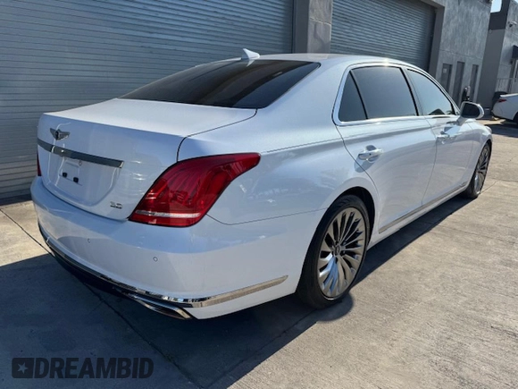 2019 Genesis G90 z VIN KMTF54JH1KU054539, wystawiony jako Copart lot #53653765 z przebiegiem 27 024 mil mil oraz Nie do naprawy • Non repairable. Historia ofert i sprzedaży dostępna na DreamBid. Obrazek 3.