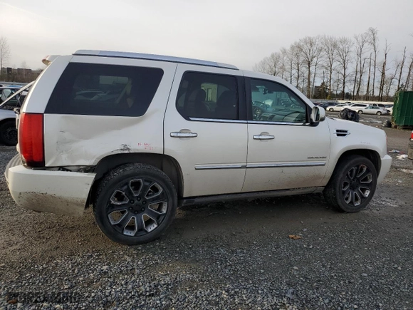 2010 Cadillac Escalade Premium with VIN 1GYUKCEF0AR265941, listed as a Copart auction lot 84599724 with 180,766 mi miles and Salvage Title. Bid and sale history available at carsss.com. Image 3.