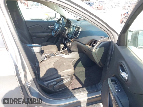 2016 Jeep Cherokee Latitude with VIN 1C4PJLCB7GW256587, listed as a IAAI auction lot 42037539 with 209,267 mi miles. Bid and sale history available at carsss.com. Image 5.
