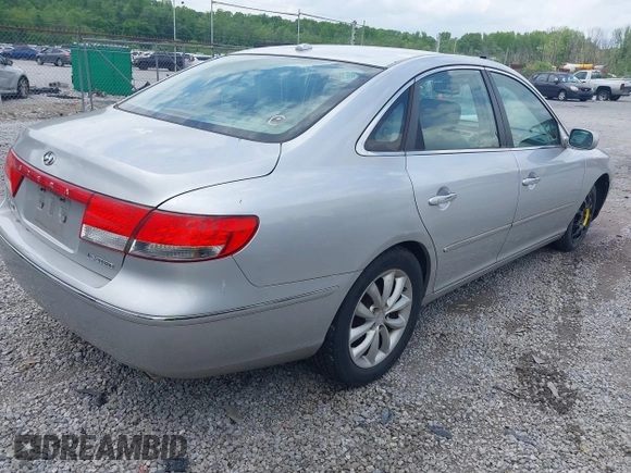 2007 Hyundai Azera SE with VIN KMHFC46F97A215820, listed as a IAAI auction lot 42120029 with 211,069 mi miles. Bid and sale history available at carsss.com. Image 4.