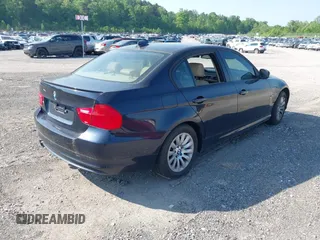 2009 BMW 3 Series 328i with VIN WBAPH77589NL82437, listed as a IAAI auction lot 42035078 with 226,583 mi miles. Bid and sale history available at carsss.com. Image 4.