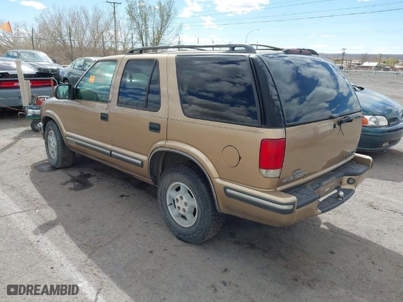 1999 Chevrolet Blazer LS with VIN 1GNDT13W1X2132656, listed as a IAAI auction lot 41784442 with 144,999 mi miles. Bid and sale history available at carsss.com. Image 3.