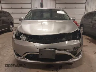 2018 Chrysler Pacifica Touring L with VIN 2C4RC1BG3JR330401, listed as a IAAI auction lot 41250303 with 86,975 mi miles and . Bid and sale history available at DreamBid. Image 13.