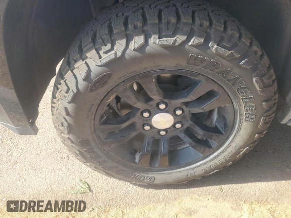 2015 Chevrolet Tahoe z VIN 1GNSK3KC1FR280311, wystawiony jako IAAI lot #42501069 z przebiegiem 108 093 mil mil oraz . Historia ofert i sprzedaży dostępna na DreamBid. Obrazek 25.