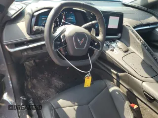 2024 Chevrolet Corvette 1LT z VIN 1G1YA2D43R5113488, wystawiony jako Copart lot #54343325 z przebiegiem 13 770 mil mil oraz Szkoda całkowita • Salvage title. Historia ofert i sprzedaży dostępna na DreamBid. Obrazek 8.