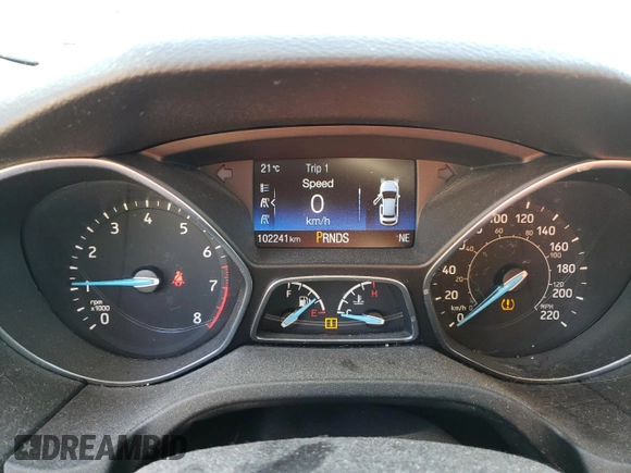2018 Ford Focus SE z VIN 1FADP3FE4JL306237, wystawiony jako Copart lot #56482215 z przebiegiem 102 241 mil mil oraz Czysty tytuł • Clean title. Historia ofert i sprzedaży dostępna na DreamBid. Obrazek 9.