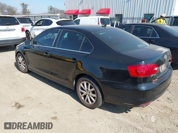 2013 Volkswagen Jetta SE z VIN 3VWDX7AJ2DM438211, wystawiony jako IAAI lot #41500230 z przebiegiem 176 525 mil mil oraz . Historia ofert i sprzedaży dostępna na DreamBid. Obrazek 3.