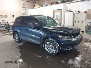 2014 Volkswagen Tiguan SE z VIN WVGBV3AX0EW611962, wystawiony jako IAAI lot #41547311 z przebiegiem 132 587 mil mil oraz . Historia ofert i sprzedaży dostępna na DreamBid. Obrazek 1.