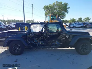 2024 Jeep Gladiator Sport S with VIN 1C6HJTAG6RL111586, listed as a IAAI auction lot 41833397 with 2,452 mi miles. Bid and sale history available at carsss.com. Image 14.