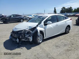 2021 Toyota Prius LE z VIN JTDKAMFP7M3191079, wystawiony jako Copart lot #57529195 z przebiegiem 52 809 mil mil oraz Szkoda całkowita • Salvage title. Historia ofert i sprzedaży dostępna na DreamBid. Obrazek 1.