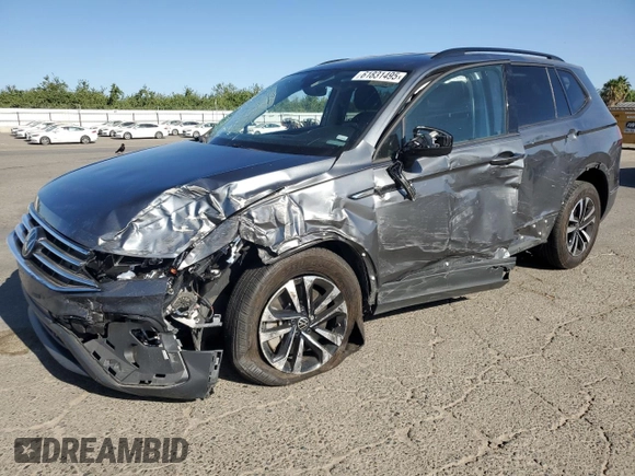 2023 Volkswagen Tiguan S z VIN 3VVRB7AXXPM133914, wystawiony jako Copart lot #61831495 z przebiegiem 46 450 mil mil oraz Szkoda całkowita • Salvage title. Historia ofert i sprzedaży dostępna na DreamBid. Obrazek 1.