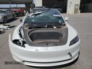 2025 Tesla Model 3 Long Range z VIN 5YJ3E1EA0SF924481, wystawiony jako Copart lot #50844985 z przebiegiem Nie podano mil oraz Szkoda całkowita • Salvage title. Historia ofert i sprzedaży dostępna na DreamBid. Obrazek 5.