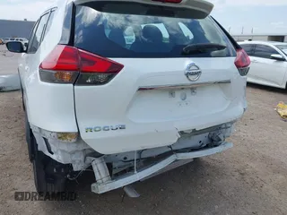 2017 Nissan Rogue SV z VIN KNMAT2MT9HP520132, wystawiony jako IAAI lot #42053408 z przebiegiem 91 867 mil mil oraz . Historia ofert i sprzedaży dostępna na DreamBid. Obrazek 6.