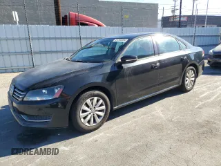 2012 Volkswagen Passat S w/Appearance with VIN 1VWAP7A38CC005674, listed as a Copart auction lot 81583384 with 171,241 mi miles and Salvage Title. Bid and sale history available at carsss.com. Image 1.