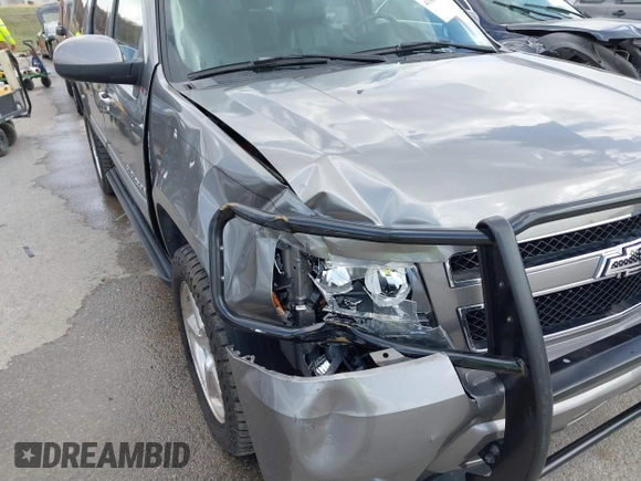 2007 Chevrolet Suburban LT с VIN 1GNFK163X7J237585, выставлен на аукционе IAAI как лот 41802337 с пробегом 225 449 миль миль и . История ставок и продаж доступна на DreamBid. Изображение 6.