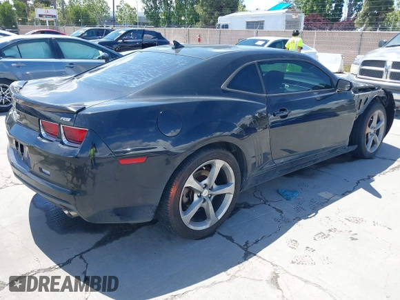 2013 Chevrolet Camaro LT z VIN 2G1FB1E32D9182026, wystawiony jako IAAI lot #42228559 z przebiegiem 210 159 mil mil oraz . Historia ofert i sprzedaży dostępna na DreamBid. Obrazek 4.