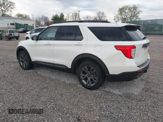 2022 Ford Explorer XLT with VIN 1FMSK8DH6NGC07066, listed as a IAAI auction lot 41856343 with 31,711 mi miles and . Bid and sale history available at DreamBid. Image 3.