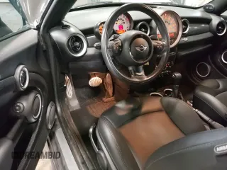 2013 MINI Roadster S z VIN WMWSY3C57DT593979, wystawiony jako Copart lot #68924454 z przebiegiem 61 578 mil mil oraz Szkody całkowita. Historia ofert i sprzedaży dostępna na DreamBid. Obrazek 8.