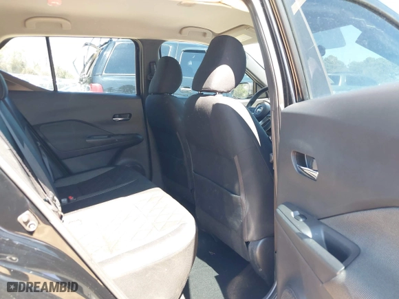 2018 Nissan Kicks SV with VIN 3N1CP5CU6JL518464, listed as a IAAI auction lot 41801091 with 72,365 mi miles. Bid and sale history available at carsss.com. Image 8.