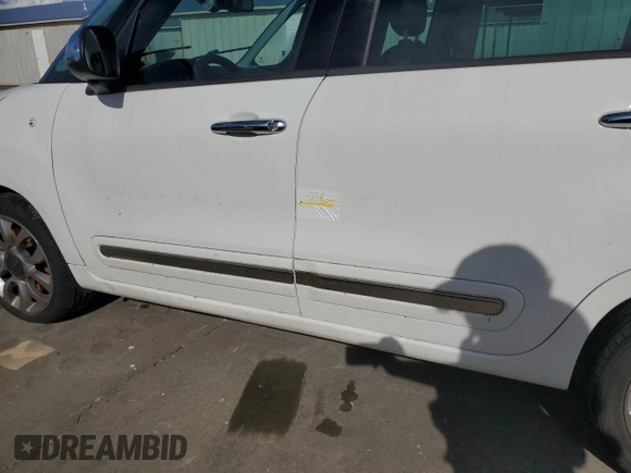 2014 FIAT 500L Lounge with VIN ZFBCFACH8EZ004015, listed as a Copart auction lot 73840584 with 0 mi miles and Salvage Title. Bid and sale history available at carsss.com. Image 12.