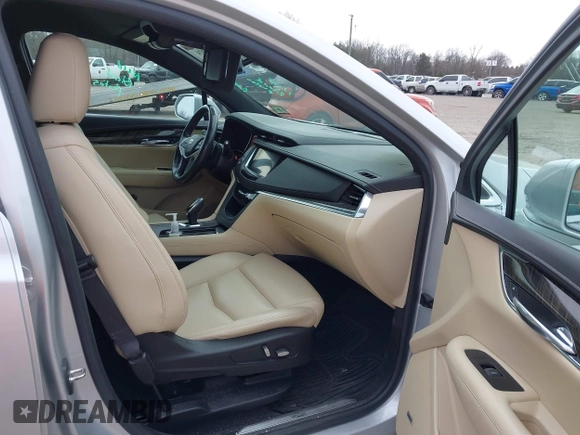 2017 Cadillac XT5 FWD with VIN 1GYKNARS3HZ184081, listed as a IAAI auction lot 41795974 with 109,032 mi miles. Bid and sale history available at carsss.com. Image 5.