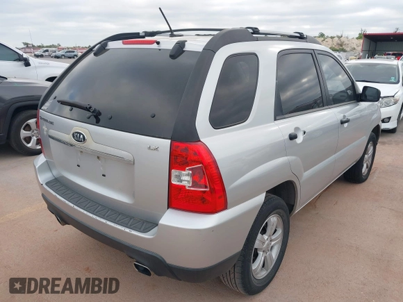 2009 Kia Sportage LX with VIN KNDJF724097567390, listed as a IAAI auction lot 42066762 with 159,946 mi miles. Bid and sale history available at carsss.com. Image 4.