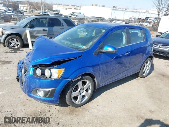 2016 Chevrolet Sonic LTZ z VIN 1G1JE6SB5G4150771, wystawiony jako IAAI lot #41662866 z przebiegiem 101 476 mil mil oraz . Historia ofert i sprzedaży dostępna na DreamBid. Obrazek 2.