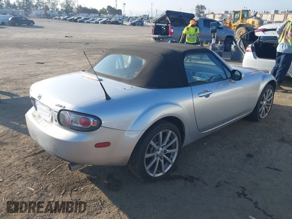 2007 Mazda MX-5 Miata Sport z VIN JM1NC25F170132331, wystawiony jako IAAI lot #42381724 z przebiegiem 74 954 mil mil oraz . Historia ofert i sprzedaży dostępna na DreamBid. Obrazek 4.