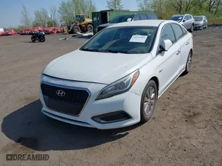 2017 Hyundai Sonata Hybrid SE with VIN KMHE24L1XHA058355, listed as a IAAI auction lot 42114412 with 245,282 mi miles. Bid and sale history available at carsss.com. Image 20.