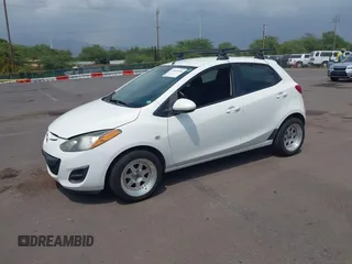 2014 Mazda 2 Sport z VIN JM1DE1KY9E0181733, wystawiony jako IAAI lot #41907658 z przebiegiem 143 301 mil mil oraz . Historia ofert i sprzedaży dostępna na DreamBid. Obrazek 2.