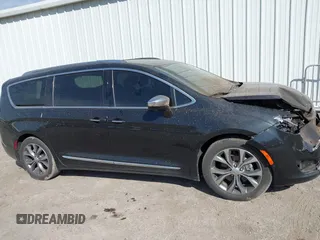 2017 Chrysler Pacifica Limited z VIN 2C4RC1GG7HR545265, wystawiony jako IAAI lot #41881441 z przebiegiem 165 786 mil mil oraz . Historia ofert i sprzedaży dostępna na DreamBid. Obrazek 13.