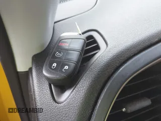 2017 Jeep Renegade Sport z VIN ZACCJAAB8HPE52736, wystawiony jako IAAI lot #42019381 z przebiegiem 96 757 mil mil oraz . Historia ofert i sprzedaży dostępna na DreamBid. Obrazek 11.