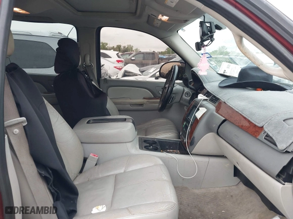 2008 Chevrolet Avalanche LT w/3LT with VIN 3GNEC12008G113297, listed as a IAAI auction lot 41849301 with 249,827 mi miles. Bid and sale history available at carsss.com. Image 5.